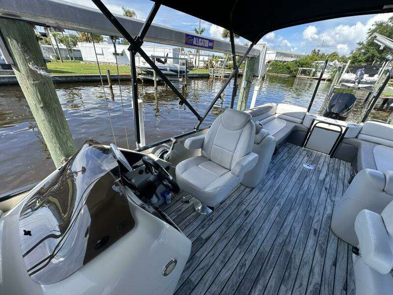 25ft Avalon Yacht For Sale