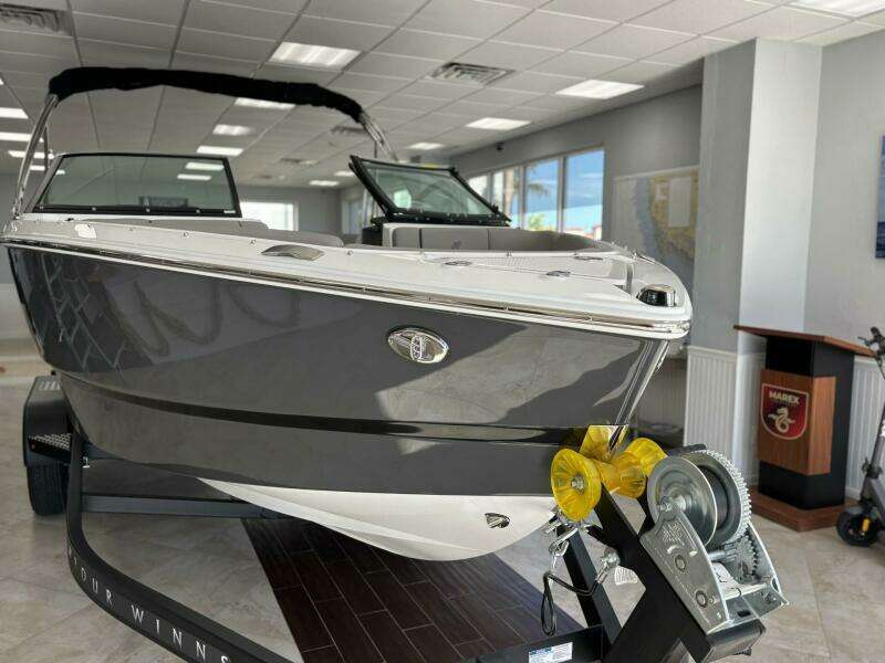 22ft Four Winns Yacht For Sale