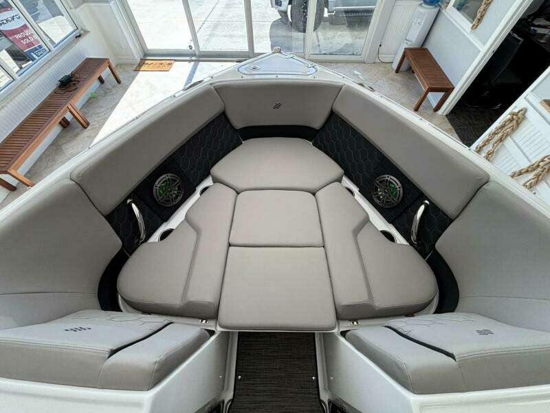 22ft Four Winns Yacht For Sale