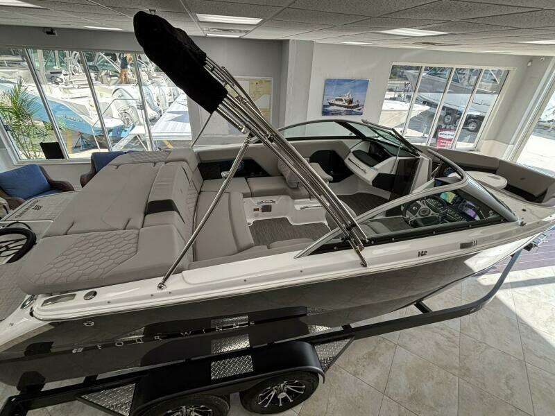 22ft Four Winns Yacht For Sale