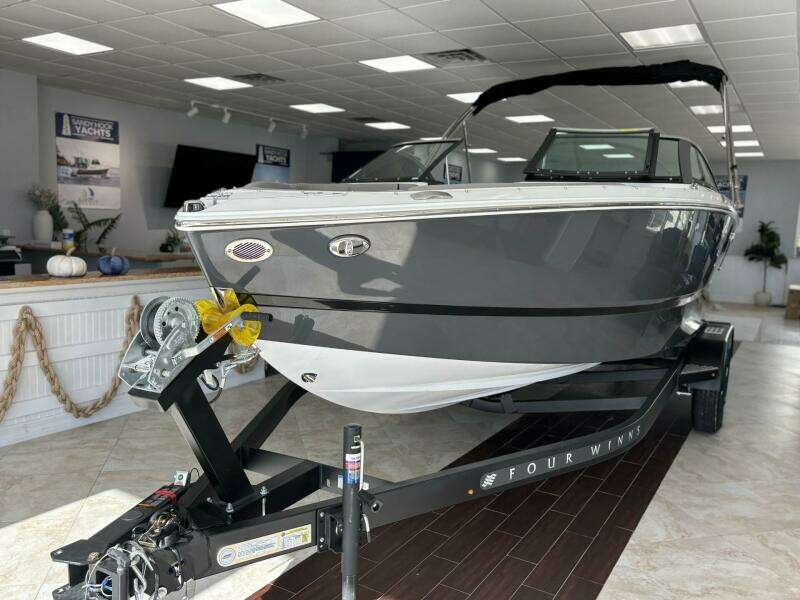 22ft Four Winns Yacht For Sale