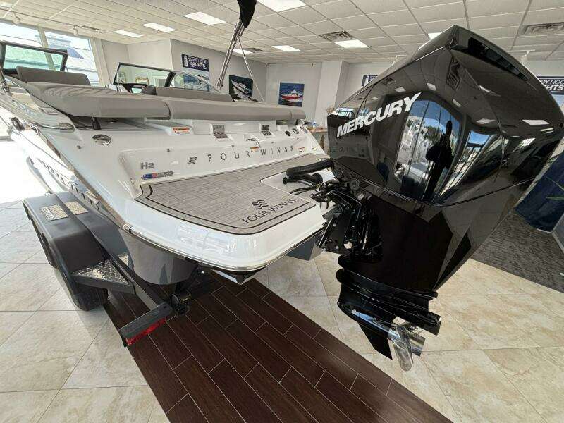 22ft Four Winns Yacht For Sale