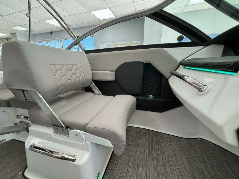 22ft Four Winns Yacht For Sale