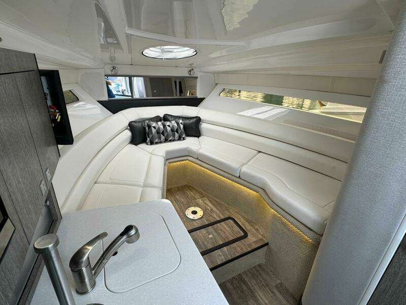 29ft Monterey Yacht For Sale