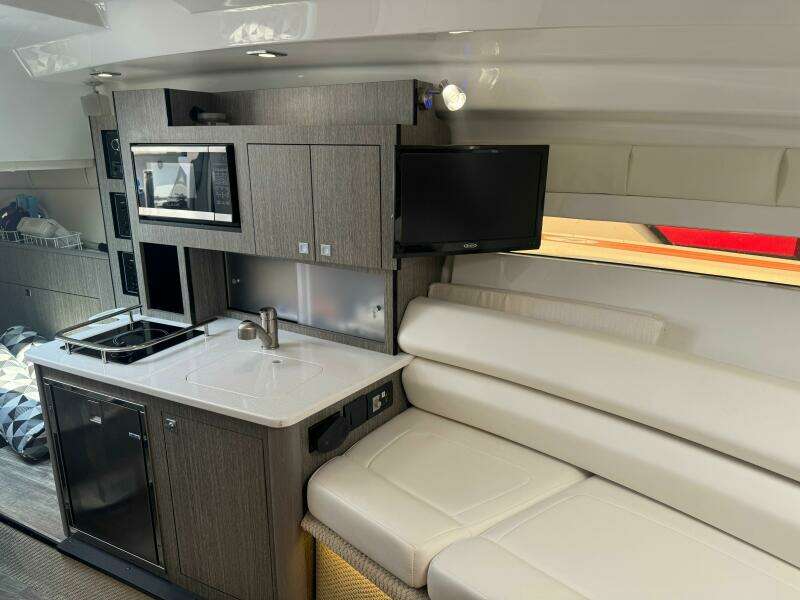 29ft Monterey Yacht For Sale