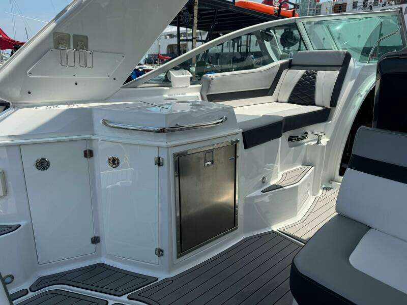 29ft Monterey Yacht For Sale
