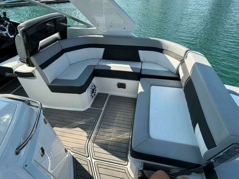29ft Monterey Yacht For Sale