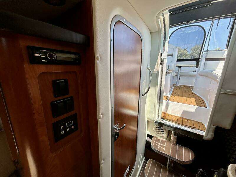 26ft Rinker Yacht For Sale
