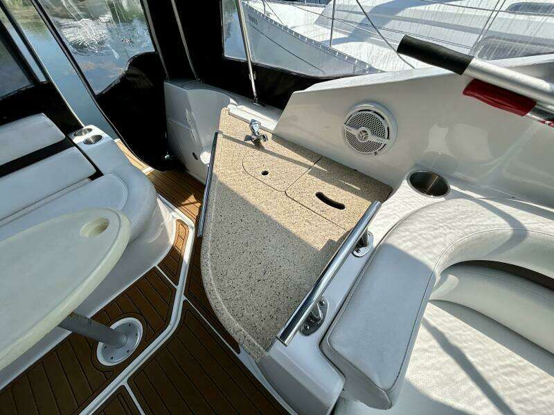 26ft Rinker Yacht For Sale
