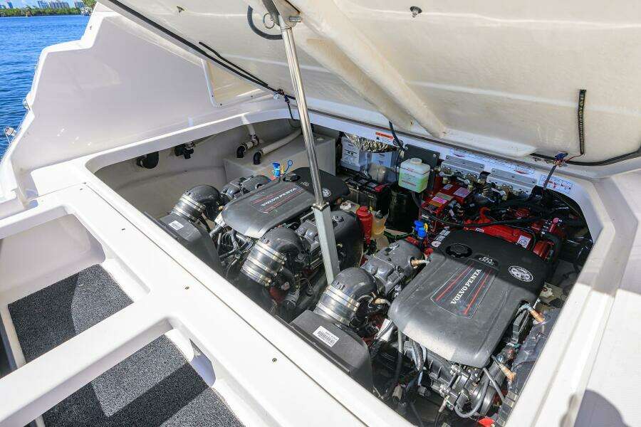 DAMN DADDY 35ft Regal Yacht For Sale