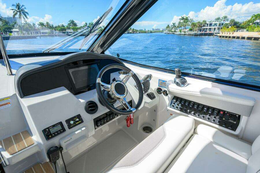 DAMN DADDY 35ft Regal Yacht For Sale