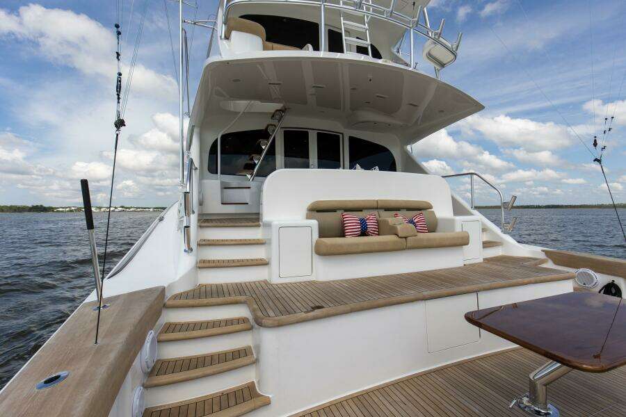 2016 92 Viking Enclosed Bridge Touche Stern Deck (2)
