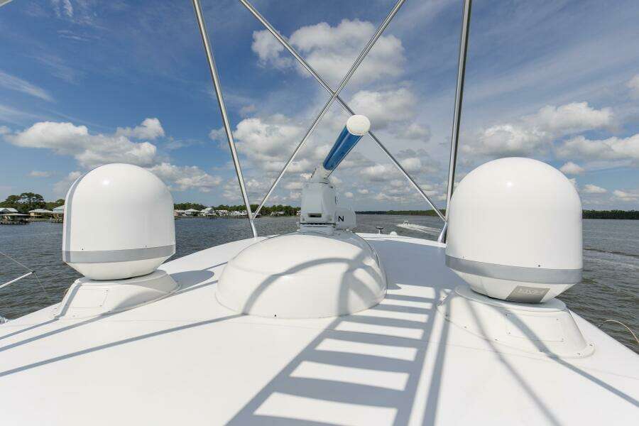 2016 92 Viking Enclosed Bridge Touche Exterior (5)