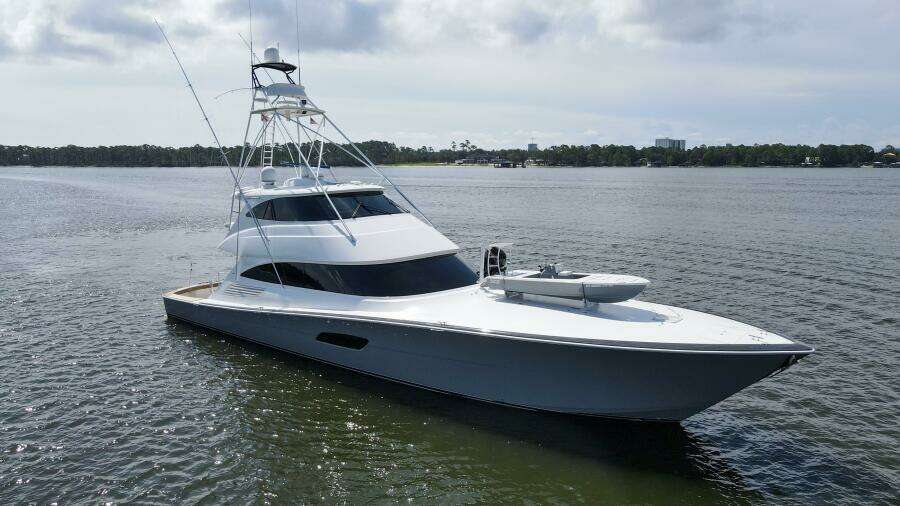 2016 92 Viking Enclosed Bridge Touche Exterior (11)