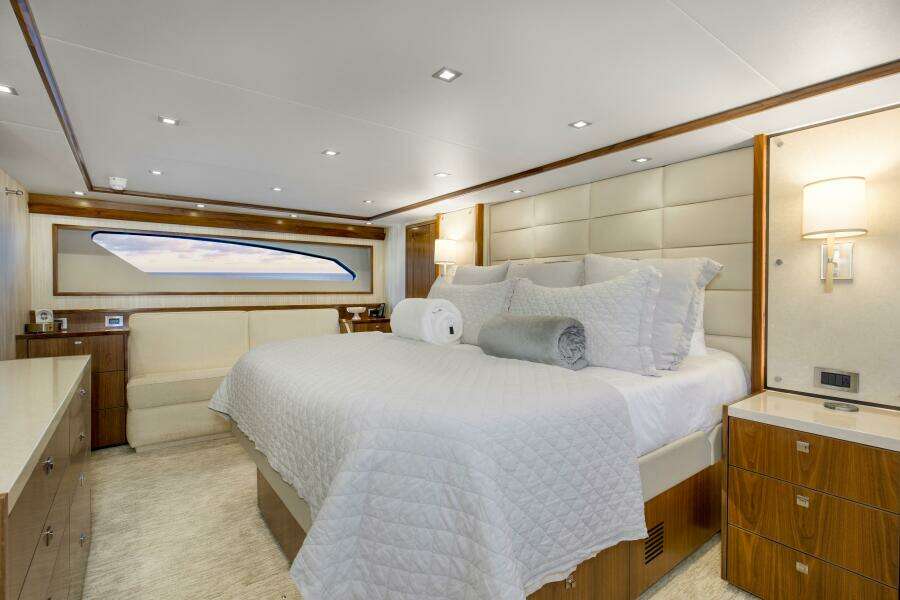 2016 92 Viking Enclosed Bridge Touche Master Stateroom  (1)
