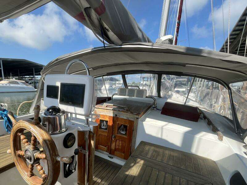 Miss Scarlet 44ft Hardin Yacht For Sale