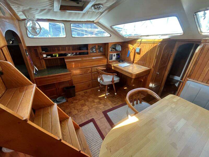 Miss Scarlet 44ft Hardin Yacht For Sale