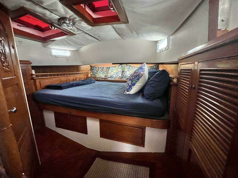 Miss Scarlet 44ft Hardin Yacht For Sale