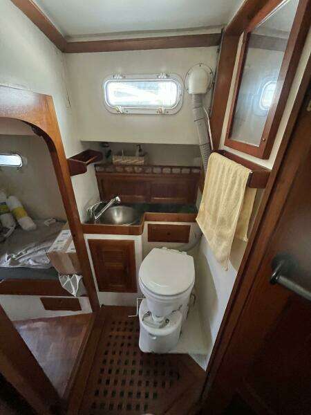 Miss Scarlet 44ft Hardin Yacht For Sale