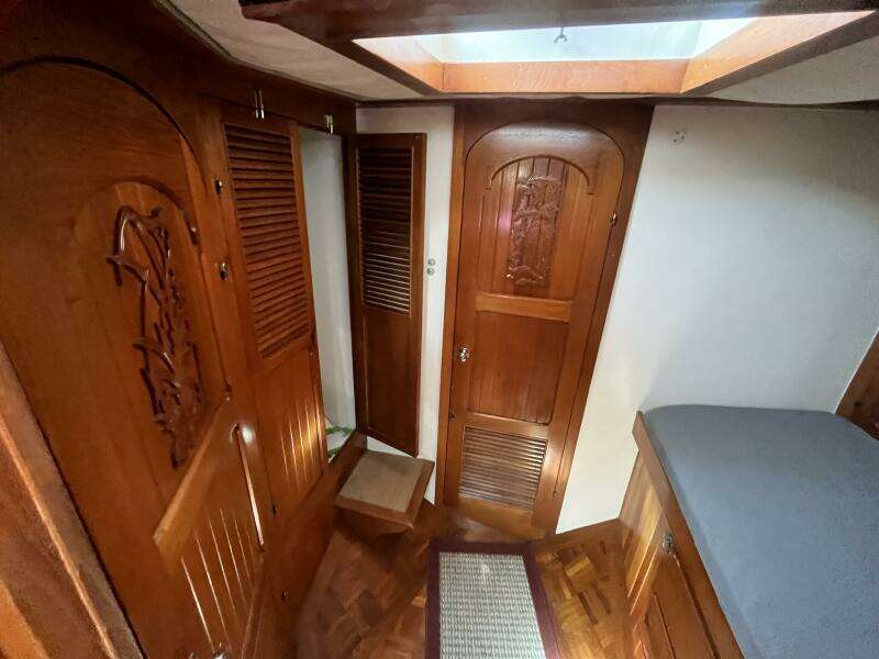 Miss Scarlet 44ft Hardin Yacht For Sale