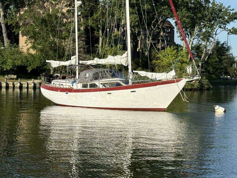 Miss Scarlet 44ft Hardin Yacht For Sale