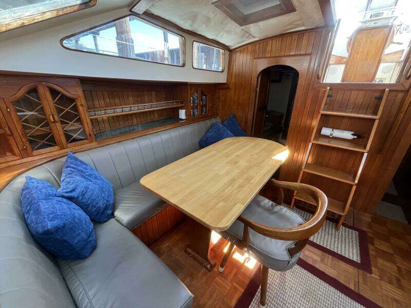 Miss Scarlet 44ft Hardin Yacht For Sale