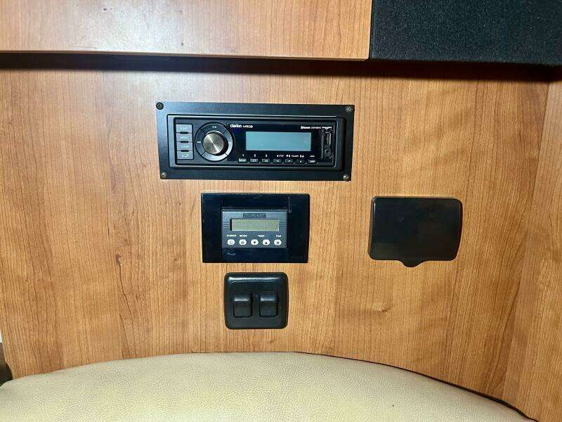 33ft Cruisers Yachts Yacht For Sale