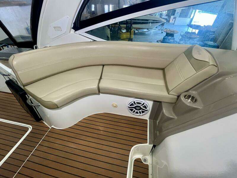 33ft Cruisers Yachts Yacht For Sale
