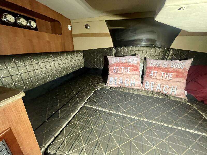 33ft Cruisers Yachts Yacht For Sale