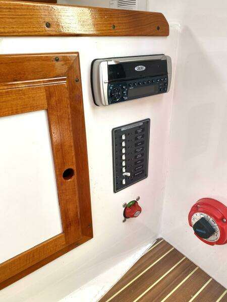 Roxy 25ft Surf Hunter Yacht For Sale