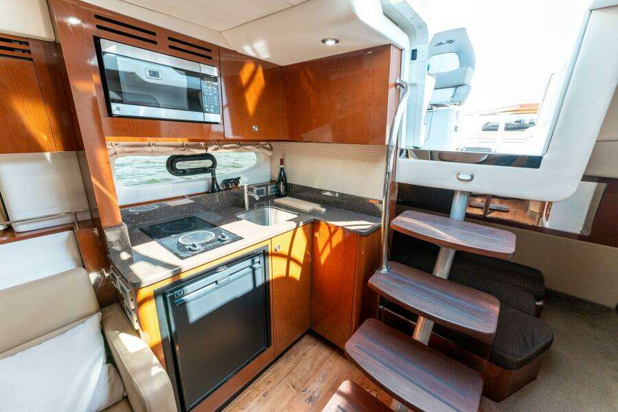 D 35ft Sea Ray Yacht For Sale