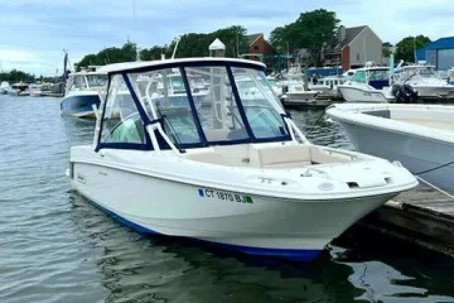 23ft Boston Whaler Yacht For Sale