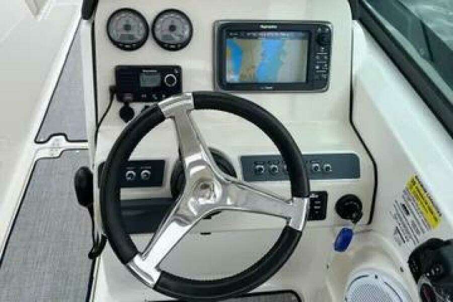 23ft Boston Whaler Yacht For Sale