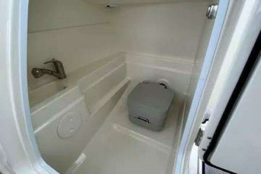 23ft Boston Whaler Yacht For Sale