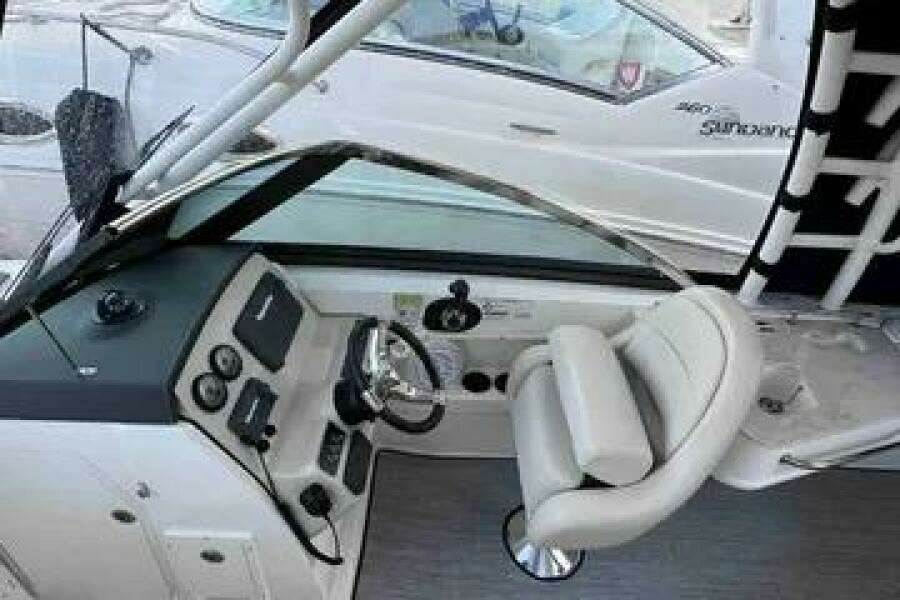 23ft Boston Whaler Yacht For Sale