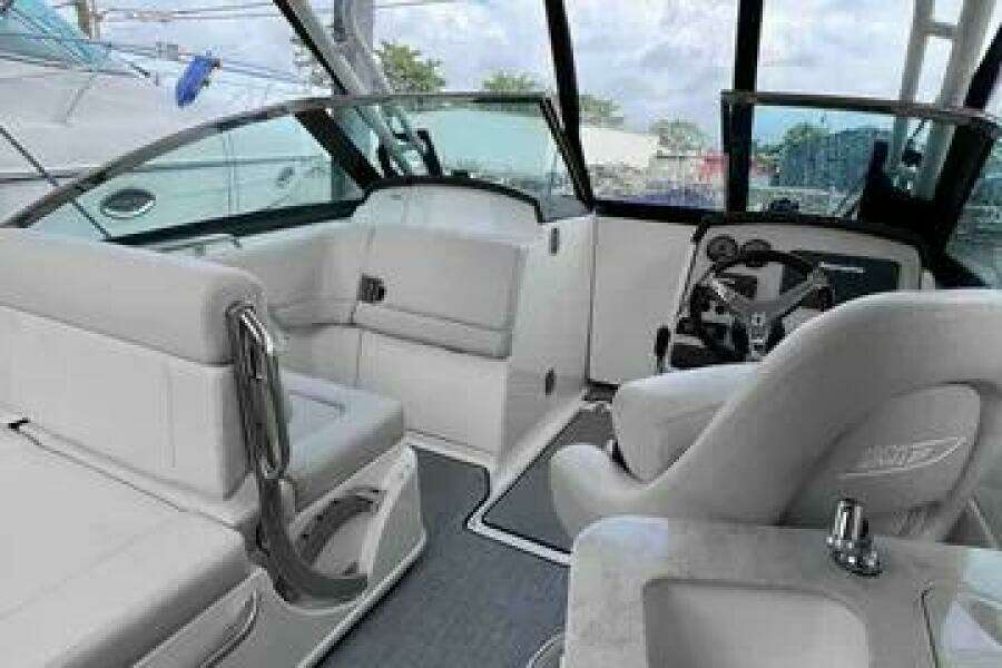 23ft Boston Whaler Yacht For Sale