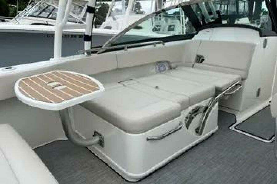 23ft Boston Whaler Yacht For Sale