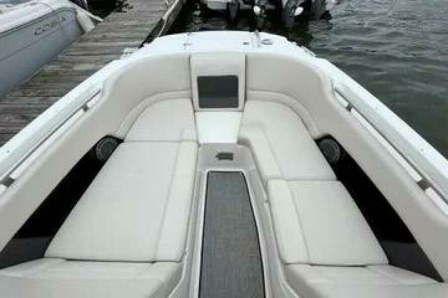 23ft Boston Whaler Yacht For Sale