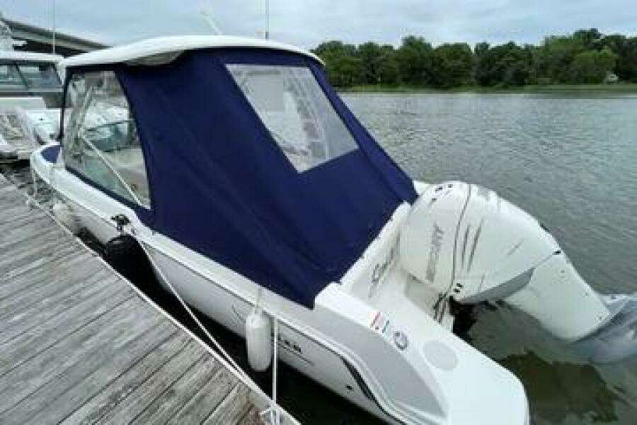 23ft Boston Whaler Yacht For Sale