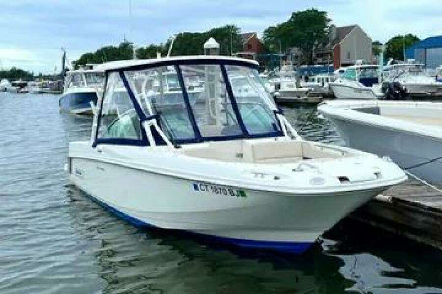 23ft Boston Whaler Yacht For Sale