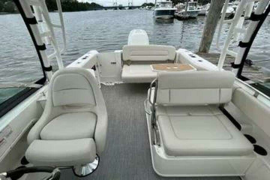 23ft Boston Whaler Yacht For Sale