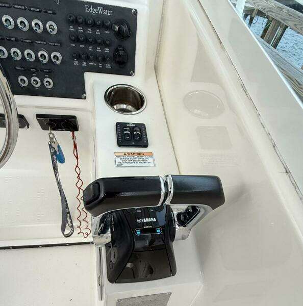 26ft Edgewater Yacht For Sale