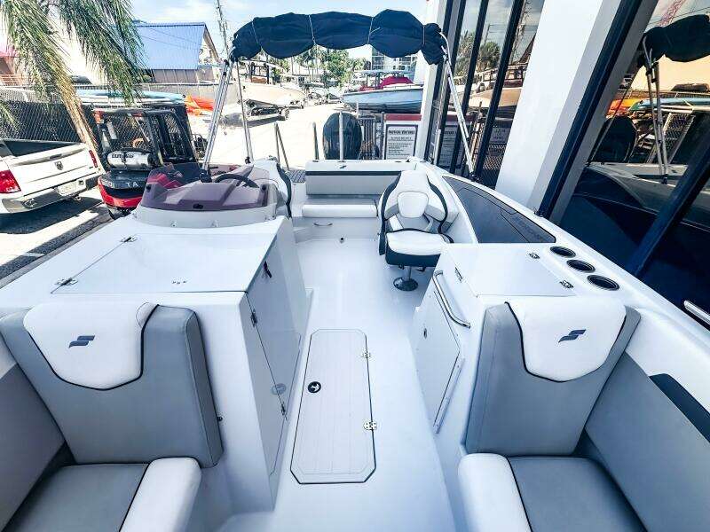 23ft Starcraft Yacht For Sale