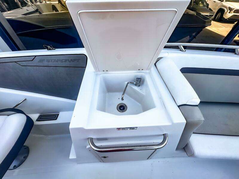 23ft Starcraft Yacht For Sale