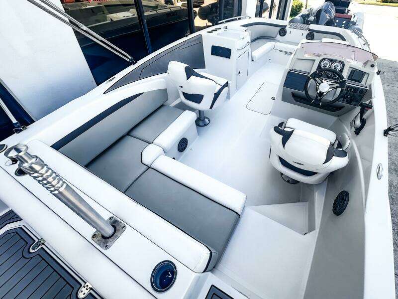 23ft Starcraft Yacht For Sale