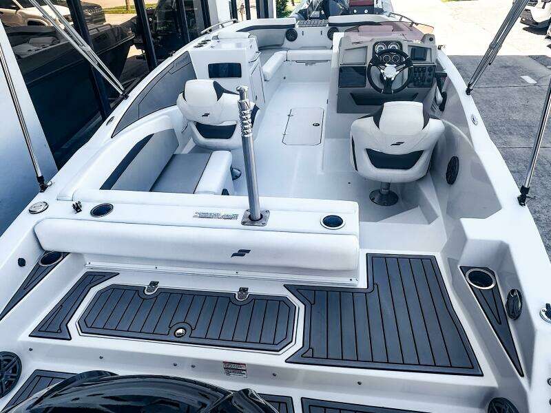23ft Starcraft Yacht For Sale