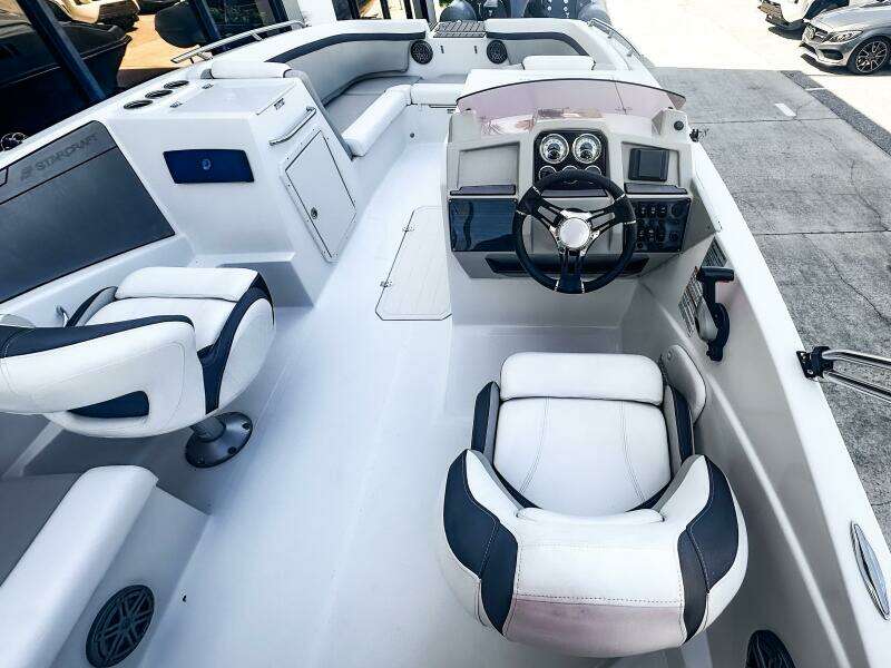 23ft Starcraft Yacht For Sale