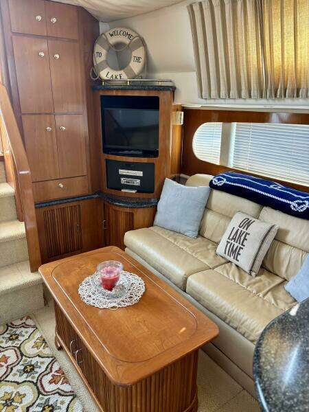 39ft Carver Yacht For Sale