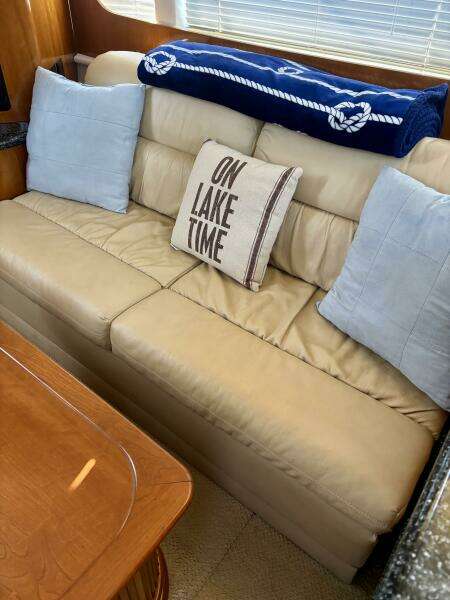 39ft Carver Yacht For Sale