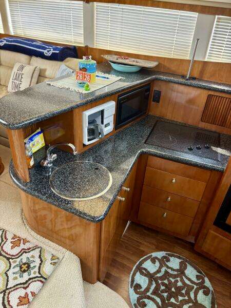 39ft Carver Yacht For Sale